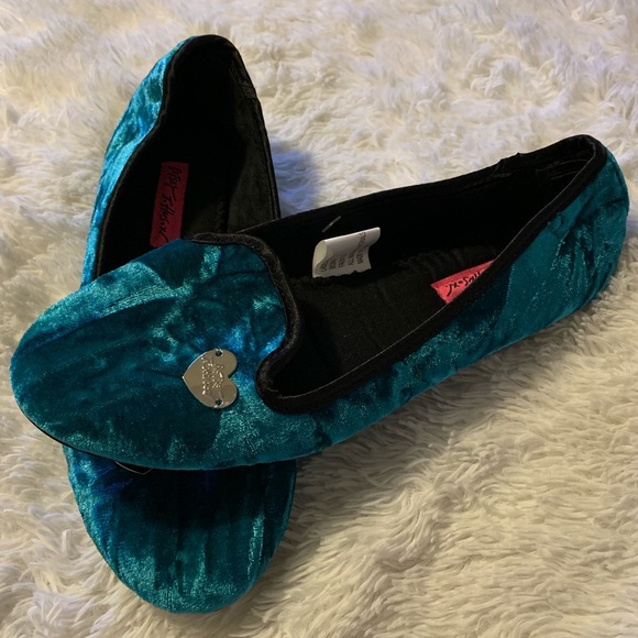 Betsey Johnson Shoes - NWOT Betsey Johnson Velvet Green Slip-on Shoes